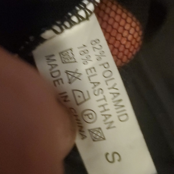 Size small wom. black netted sides 1 piece polka - Picture 10 of 10